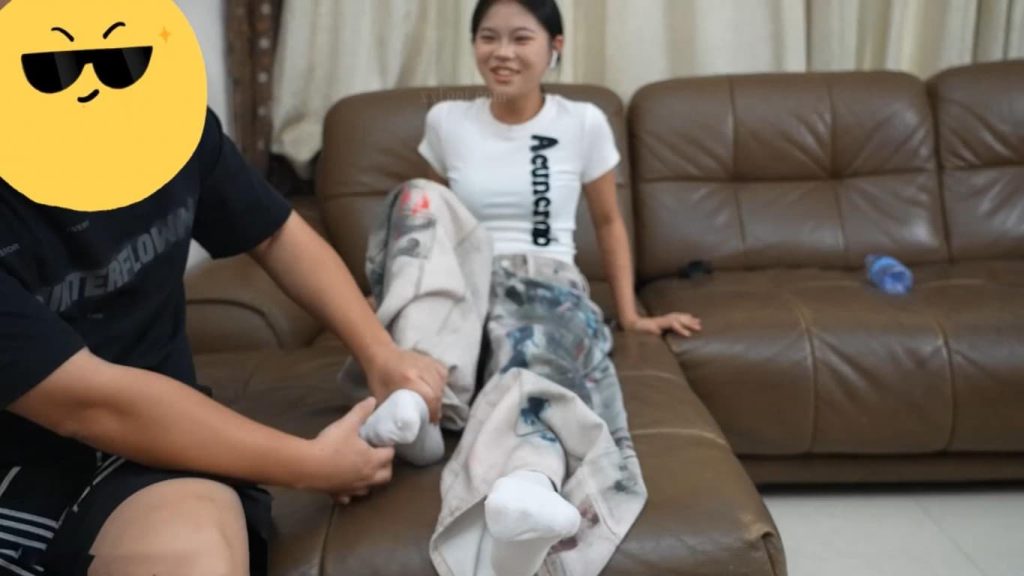 【重磅】[推特大王]19岁叛逆小妹妹 编号318 无水印版已发