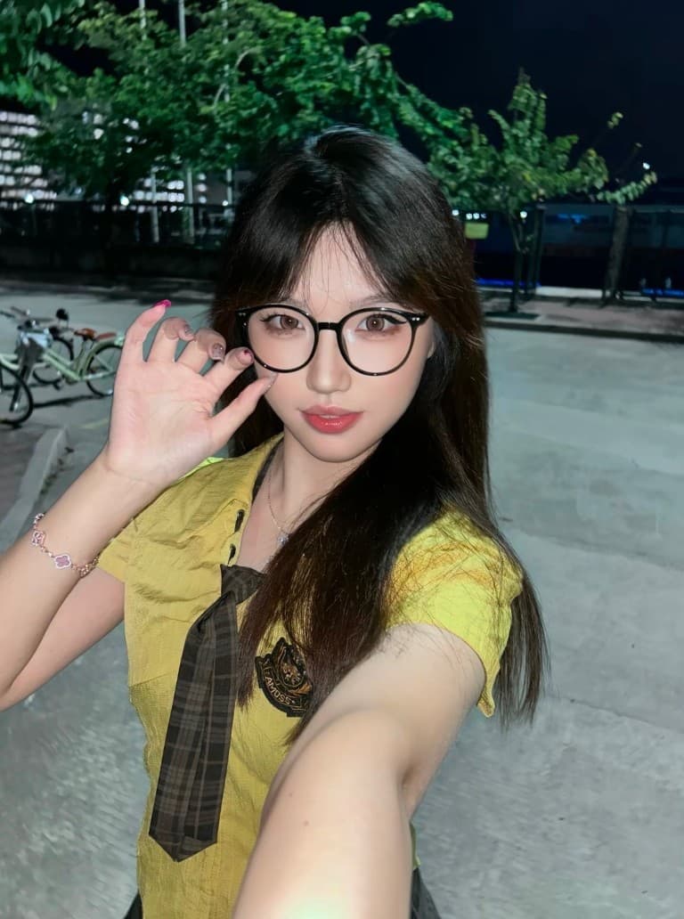 约tian医学院超高颜值学妹裸足